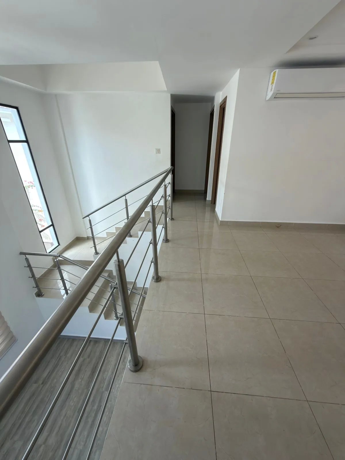 Amplia casa de 2 plantas, 3 recámaras y 2.5 baños, Las Cumbres