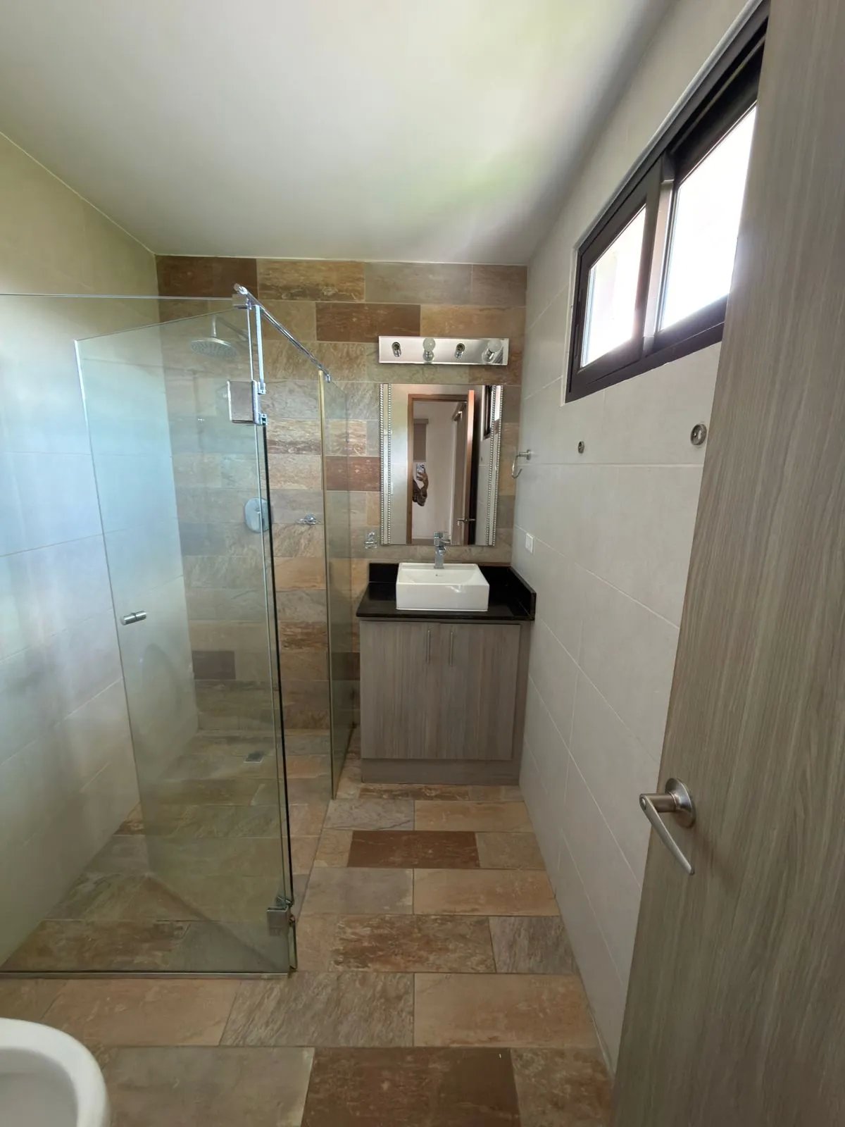 Amplia casa de 2 plantas, 3 recámaras y 2.5 baños, Las Cumbres