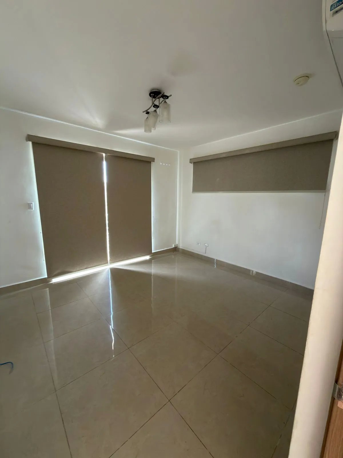 Amplia casa de 2 plantas, 3 recámaras y 2.5 baños, Las Cumbres