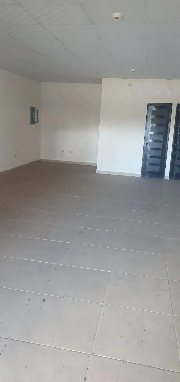 Local comercial en alquiler en IVU dos pinos
