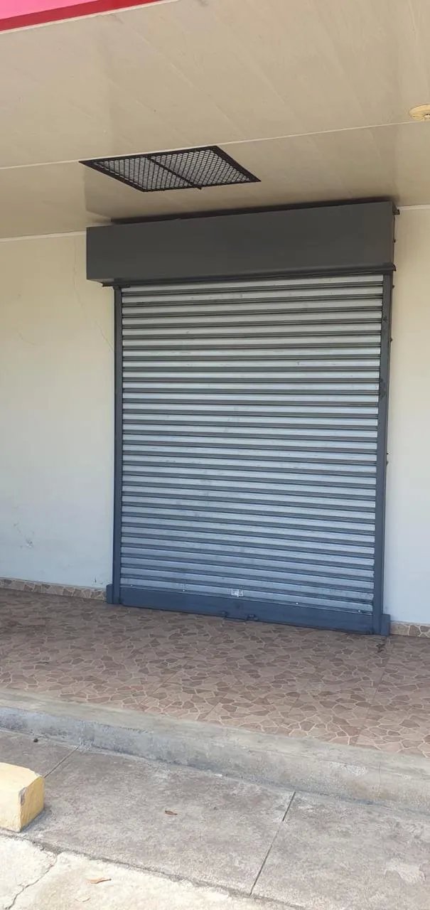 Local comercial en alquiler en IVU dos pinos