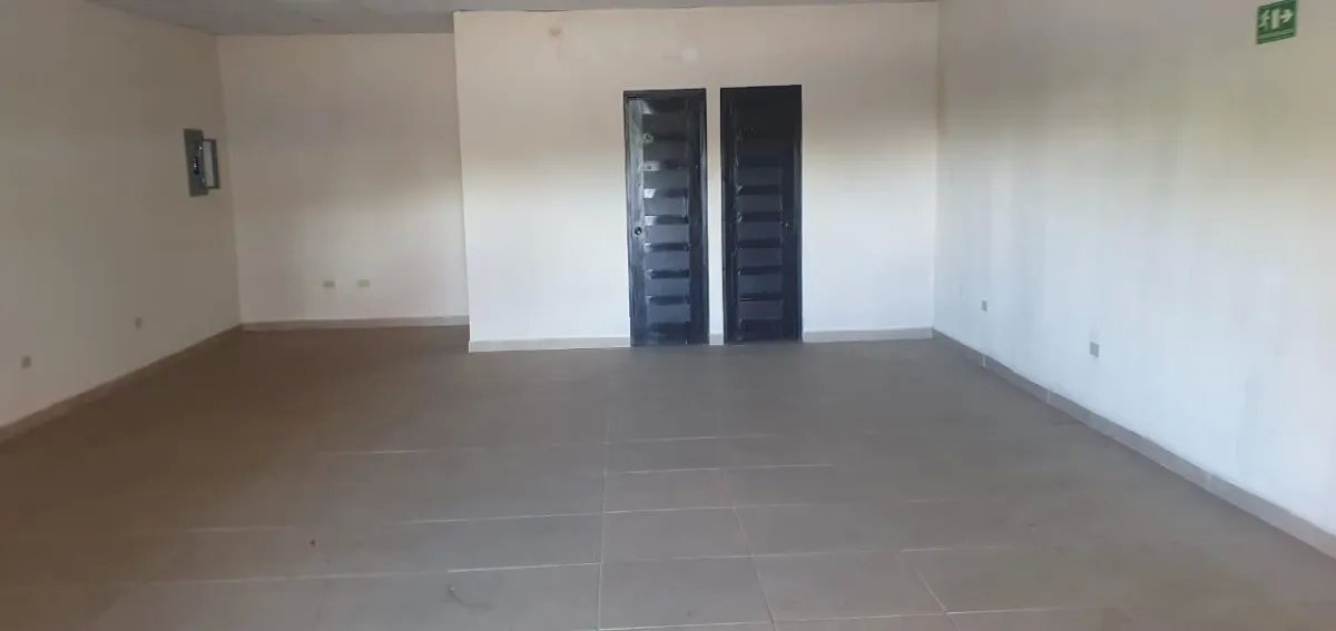 Local comercial en alquiler en IVU dos pinos