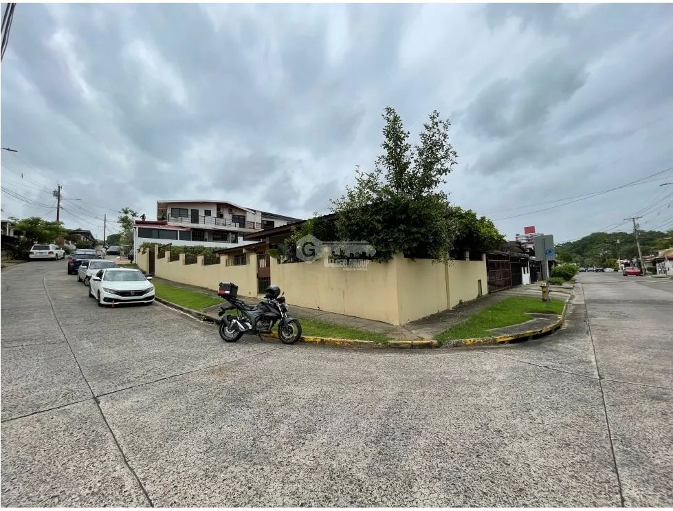Commercial House for Rent in El Dorado - 350M, 3 Bedrooms, 2 Bathrooms, Den