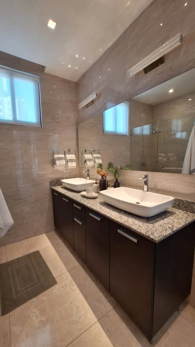 Experience Comfort and Elegance in this PH Deluxe Punta Paitilla Apartment, 199.60 m², $513,895, Spacious and Flexible