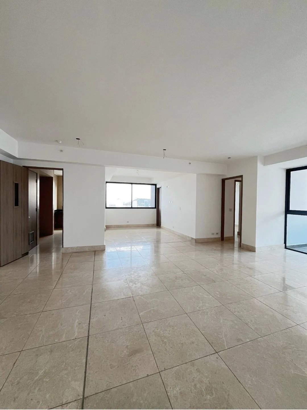Experience Comfort and Elegance at PH Deluxe Punta Paitilla, 198.75 m², $524,163, Spacious and Flexible Living Spaces