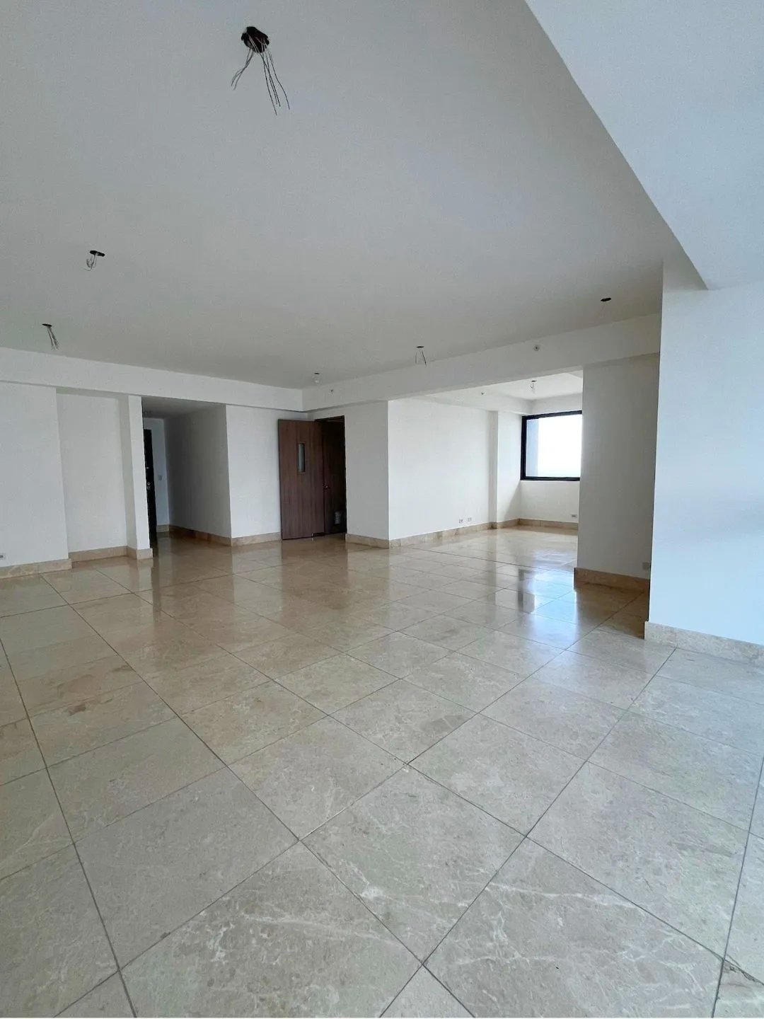 Experience Comfort and Elegance at PH Deluxe Punta Paitilla, 198.75 m², $524,163, Spacious and Flexible Living Spaces