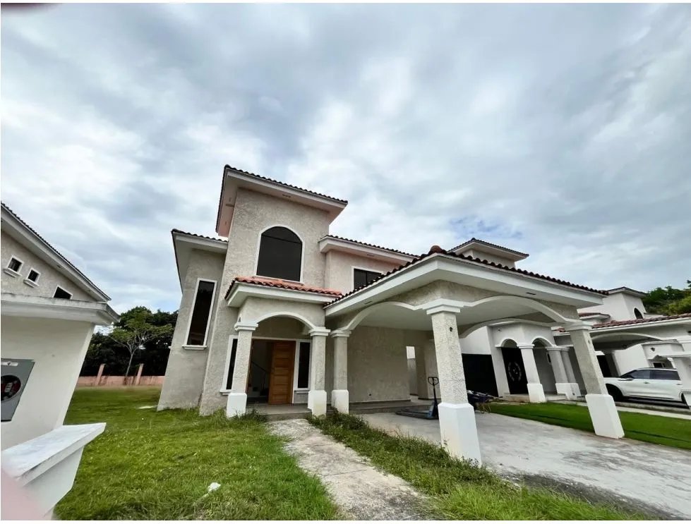 VENTA DE CASA EN PH CLAYTON FOREST