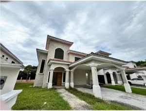 Single Family House for sale in Clayton