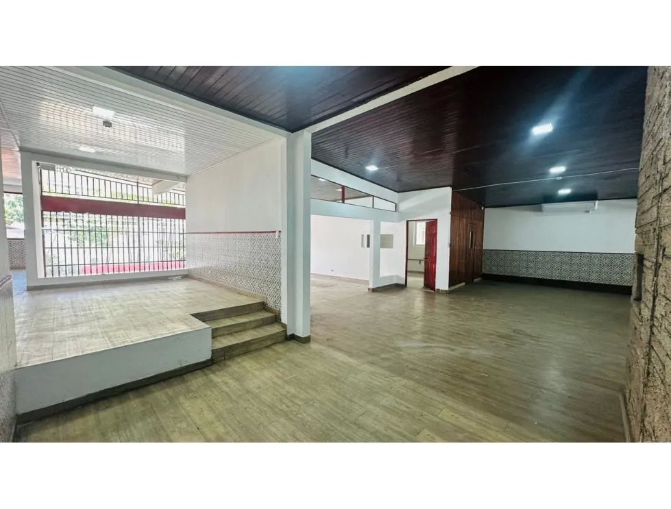 Alquiler de local comercial en San Francisco. EAR