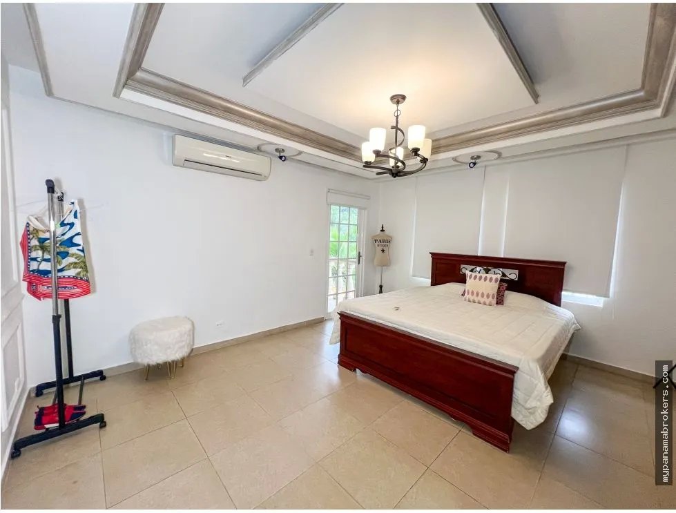 House for Sale in Margarita Urbanization, Colón