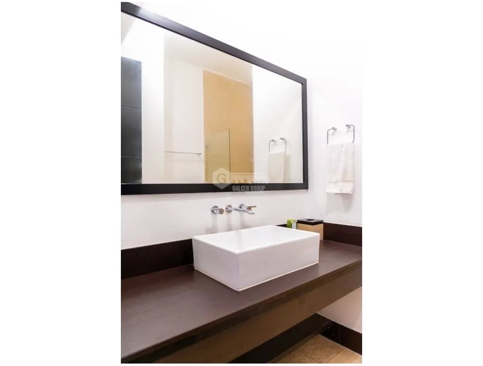SE ALQUILA APARTAMENTO EN COCO DEL MAR 150M 2 HABITACIONES AMOBLADO