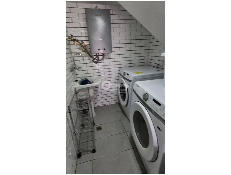 SE ALQUILA APARTAMENTO EN PH THE DISTRICT  215 M2 SEMI AMOBLADO