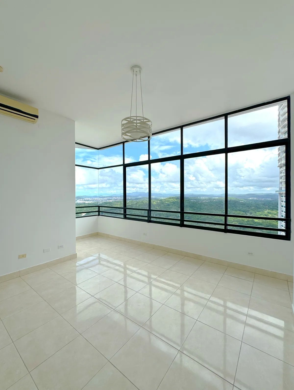 Majestic Penthouse in Elite 400, 590 m², 360° View, Tax Exempt for 20 Years