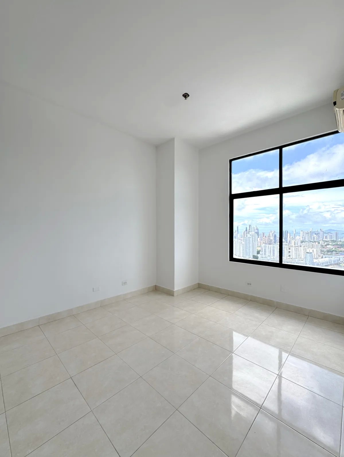 Majestic Penthouse in Elite 400, 590 m², 360° View, Tax Exempt for 20 Years