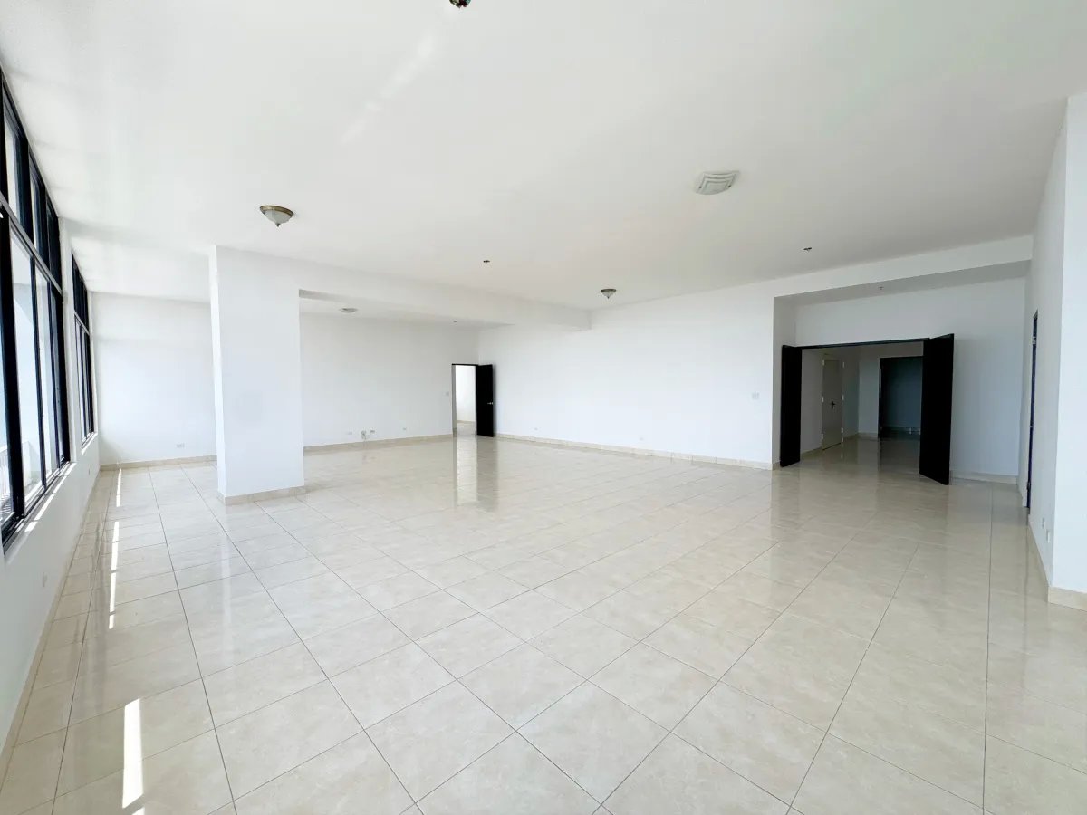 Majestic Penthouse in Elite 400, 590 m², 360° View, Tax Exempt for 20 Years