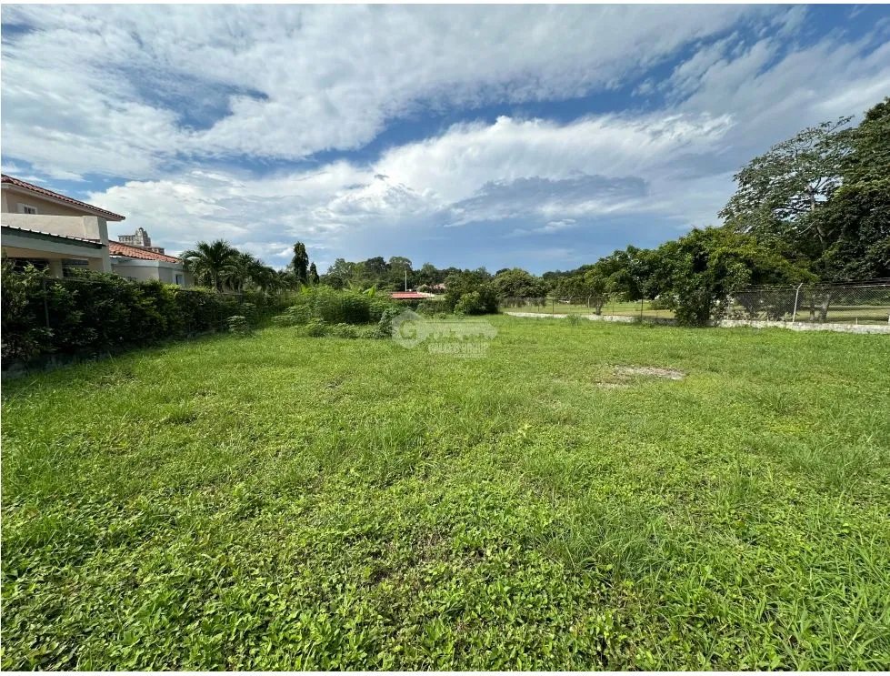 Land for Sale in Coronado 1,281M Flat - Negotiable