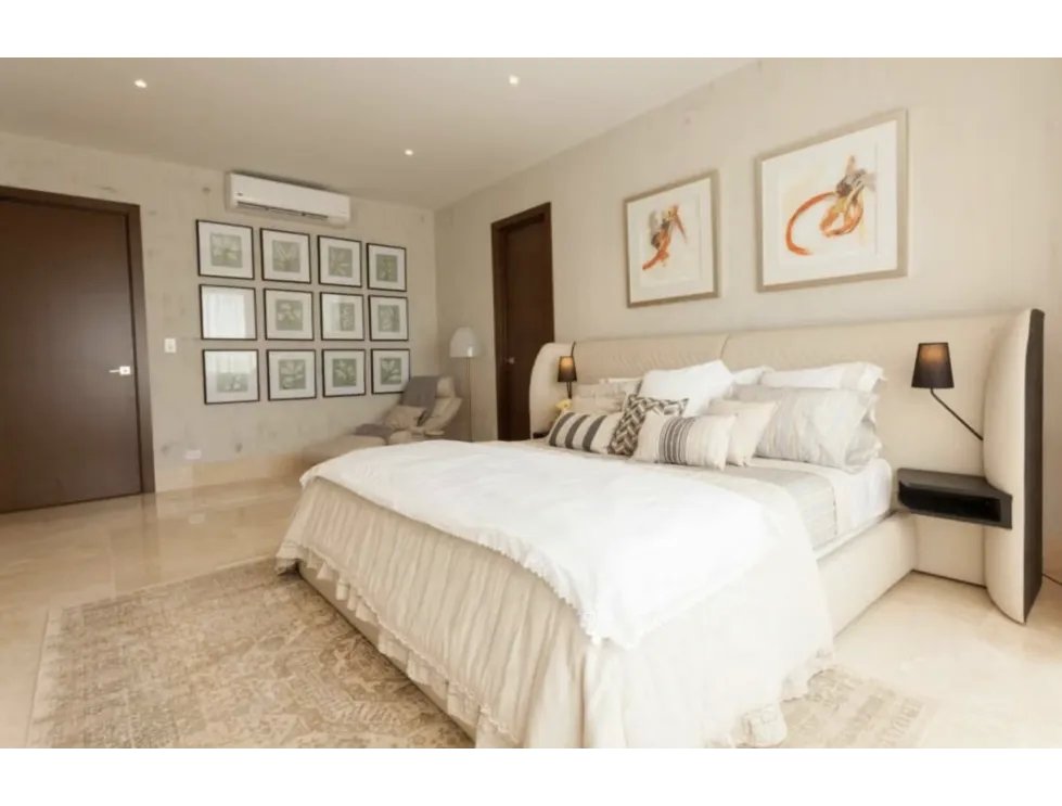 SANTA MARIA / THE RESERVE / 335M / 4 BEDROOMS / LAKEFRONT