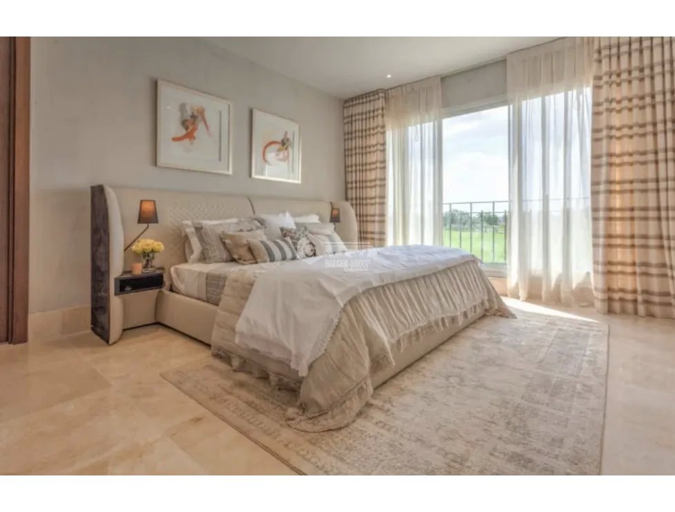 SANTA MARIA / THE RESERVE / 335M / 4 BEDROOMS / LAKEFRONT
