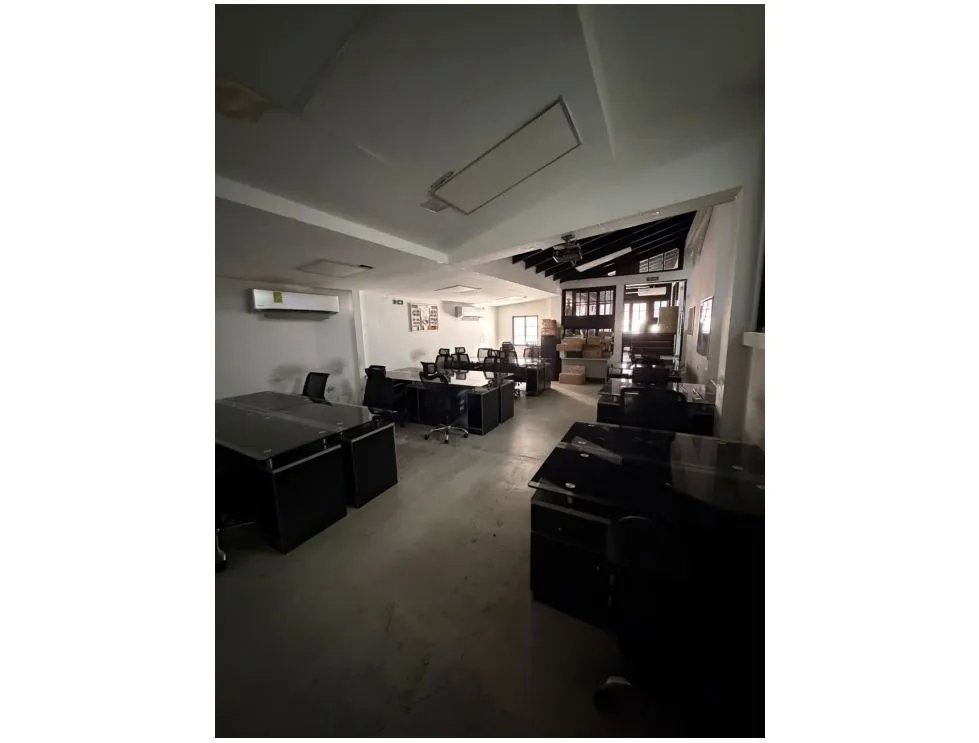 COMMERCIAL SPACE / EL DORADO / 1,332 M / 2 LEVELS / 8 BATHROOMS / OFFICE / STORAGE