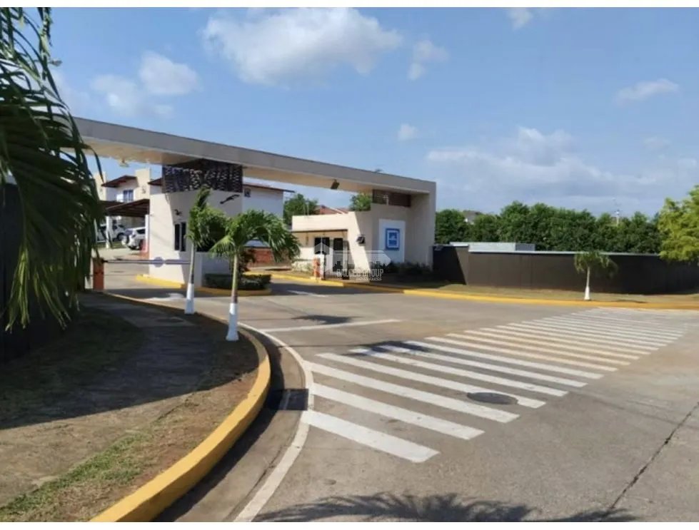 SE VENDE CASA EN ARRAIJAN PH LA CAMPIÑA 115 M2 CON TERRAZA