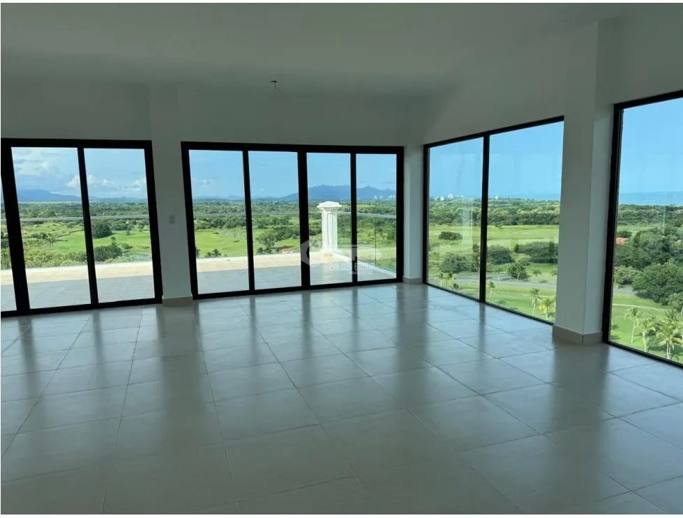 SE VENDE APARTAMENTO EN SAN CARLOS VISTA MAR LAS OLAS II CON BALCON