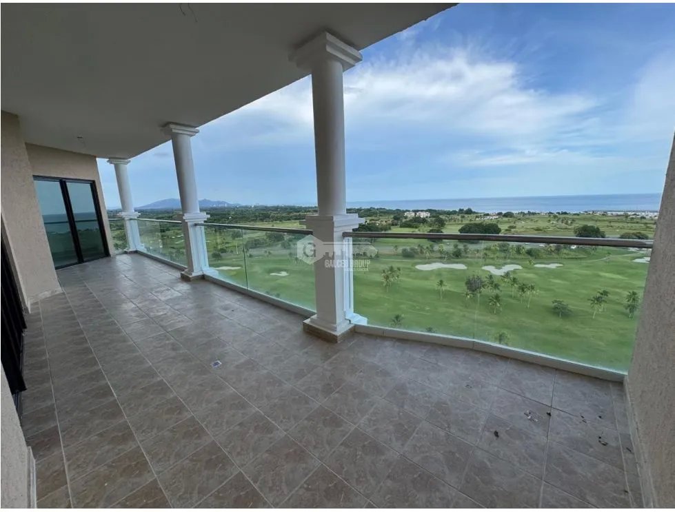 SE VENDE APARTAMENTO EN SAN CARLOS VISTA MAR LAS OLAS II CON BALCON