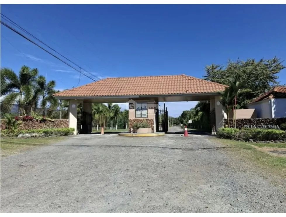 SE VENDE CASA EN PUNTA CHAME LA COLONIA 1110 M2  CON PISCINA