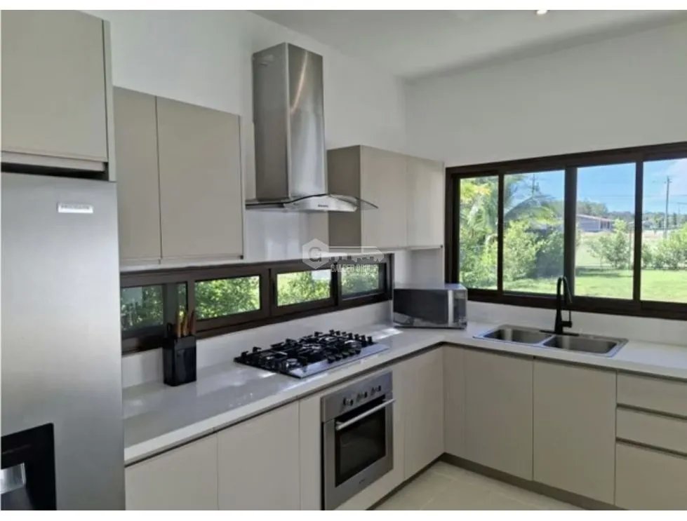 SE VENDE CASA EN PUNTA CHAME LA COLONIA 1110 M2  CON PISCINA