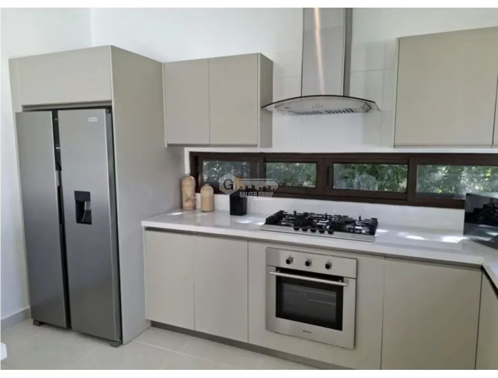SE VENDE CASA EN PUNTA CHAME LA COLONIA 1110 M2  CON PISCINA