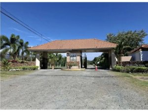 SE VENDE CASA EN PUNTA CHAME LA COLONIA 1110 M2  CON PISCINA