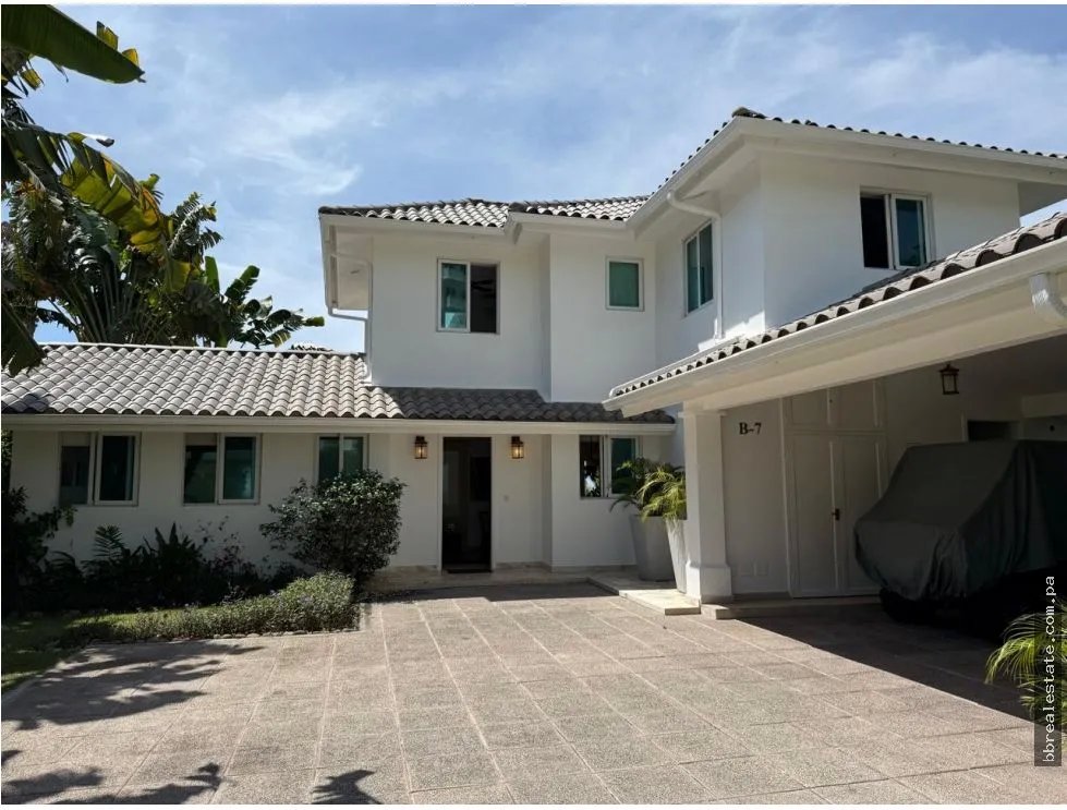 BEACH HOUSE RENTAL IN BIJAO BEACH, SAN CARLOS