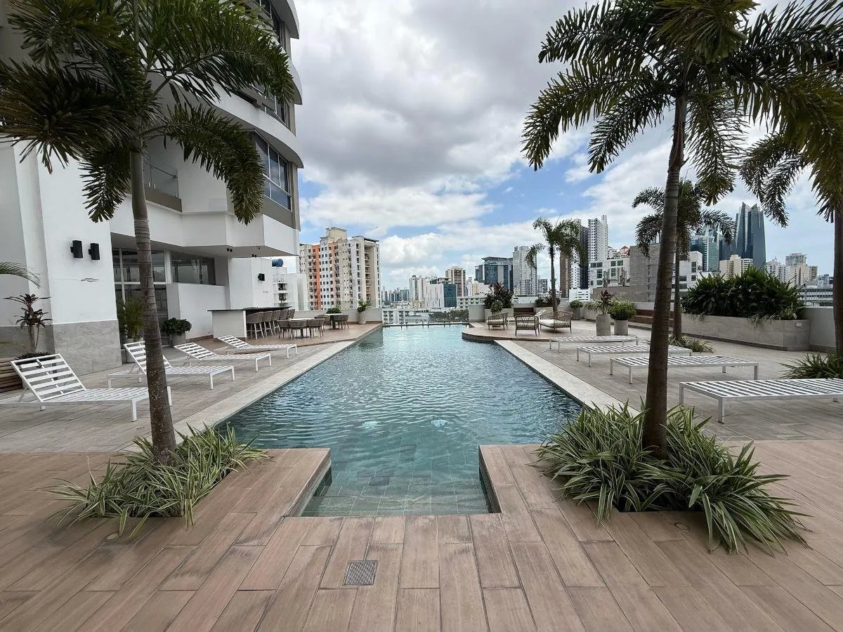 Espectacular Penthouse en Luxor 400 El Cangrejo 300 m², 4 Rec + CBE y Balcón