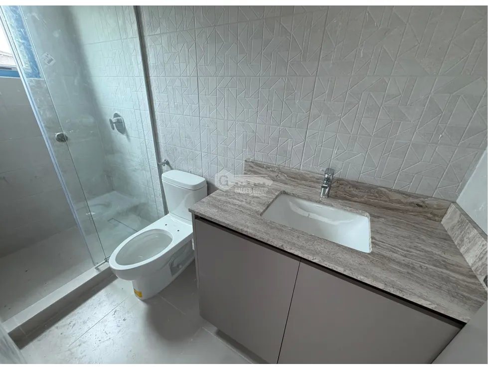 CONDADO DEL REY / ALTOS DEL PARQUE / 274M / LAST NEW HOUSE