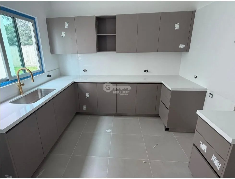 CONDADO DEL REY / ALTOS DEL PARQUE / 274M / LAST NEW HOUSE