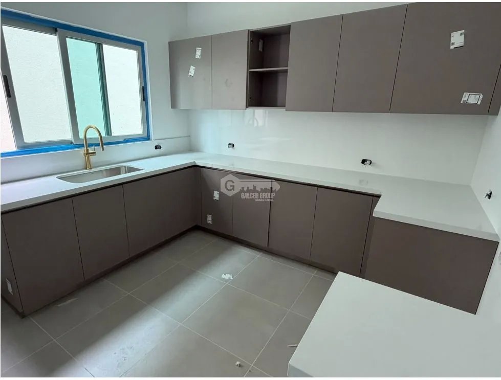 CONDADO DEL REY / ALTOS DEL PARQUE / 274M / LAST NEW HOUSE