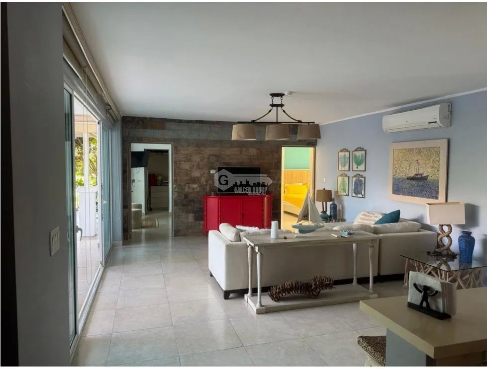 SE VENDE APARTAMENTO EN QUARRY HEIGHTS 165 M2 CON JARDIN PRIVADO