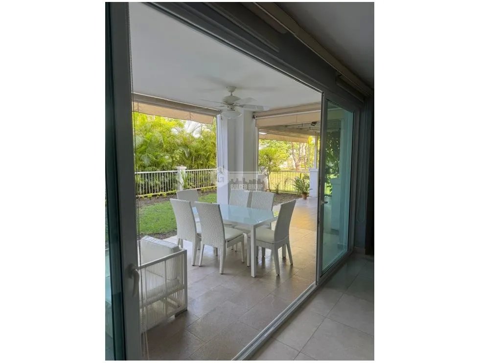 SE VENDE APARTAMENTO EN QUARRY HEIGHTS 165 M2 CON JARDIN PRIVADO