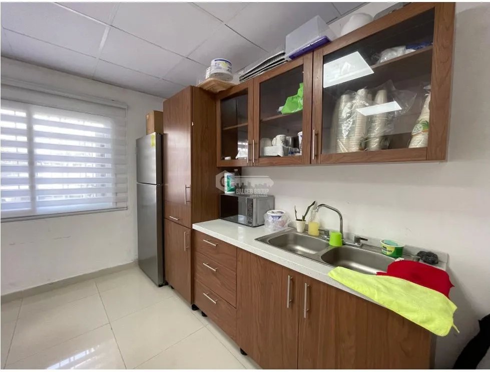 SE ALQUILA OFICINA EN CHORRERA 1800 M2 CON DEPOSITO 3 DIVICIONES