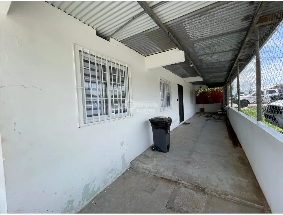 SE ALQUILA OFICINA EN CHORRERA 1800 M2 CON DEPOSITO 3 DIVICIONES