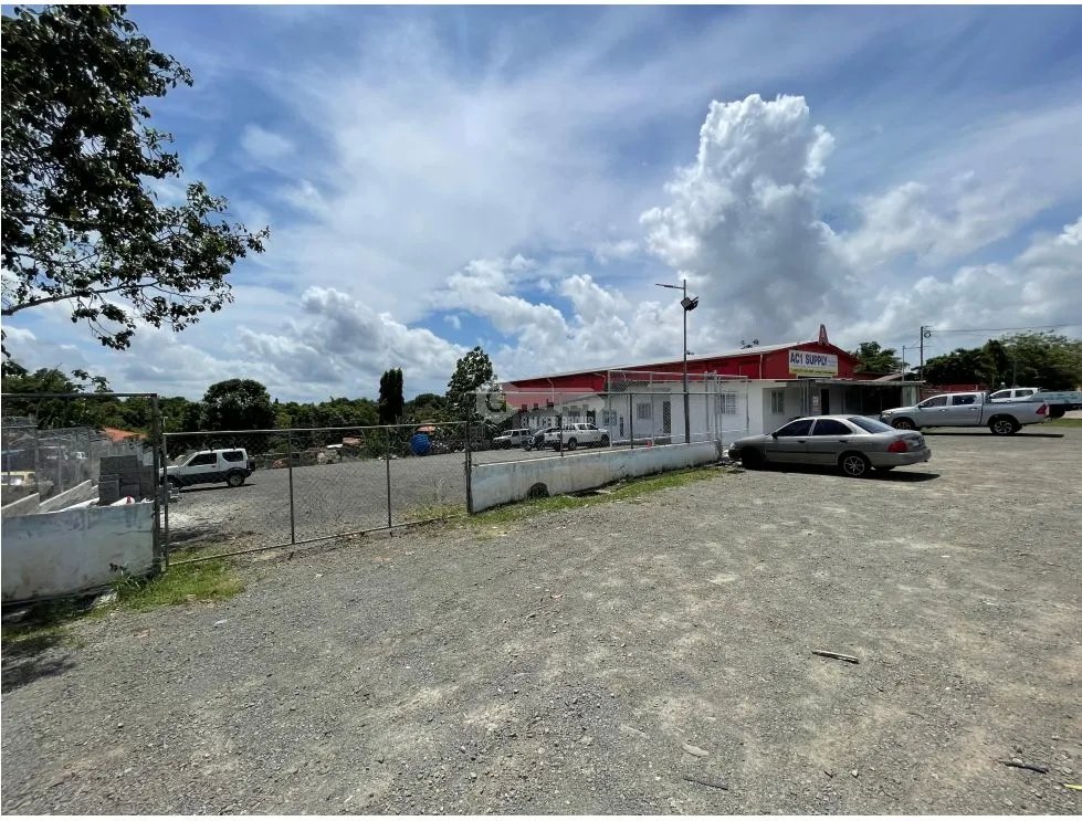 OFICINA / CHORRERA / 1800 M2 / 3 BAÑOS / 3 DIVICIONES / DEPOSITO