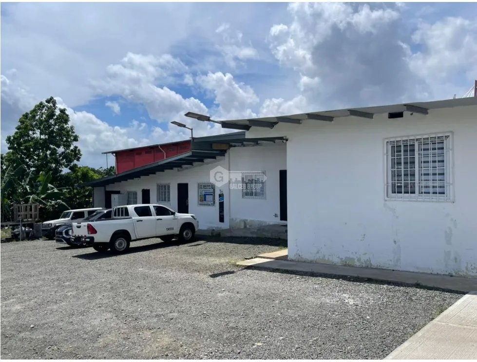 OFICINA / CHORRERA / 1800 M2 / 3 BAÑOS / 3 DIVICIONES / DEPOSITO