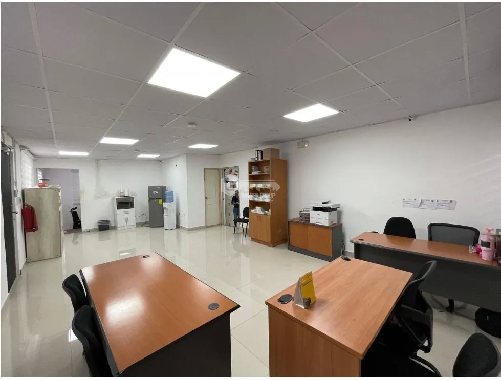 OFICINA / CHORRERA / 1800 M2 / 3 BAÑOS / 3 DIVICIONES / DEPOSITO