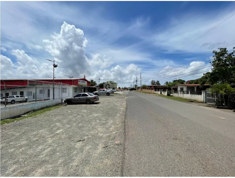 OFFICE / LA CHORRERA / 1800 M2 / 3 BATHROOMS / 3 DIVISIONS / STORAGE