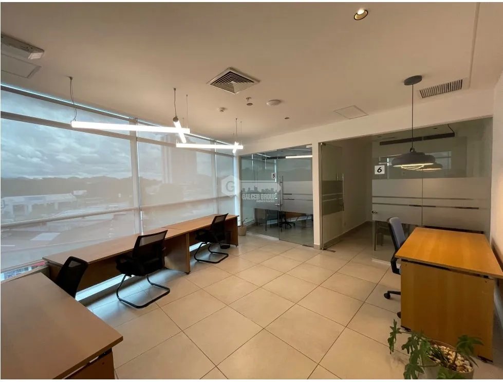 SE ALQUILA OFICINA EN DORADO CITY CENTER 306M 2 BAÑOS 5 DIVISIONES