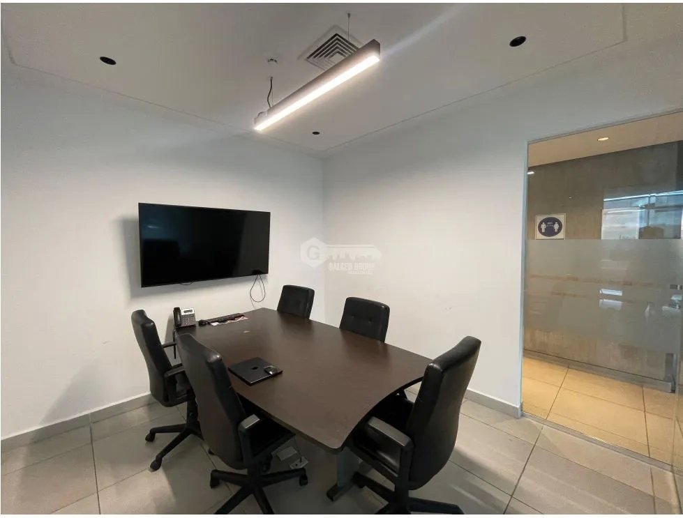 SE ALQUILA OFICINA EN DORADO CITY CENTER 306M 2 BAÑOS 5 DIVISIONES