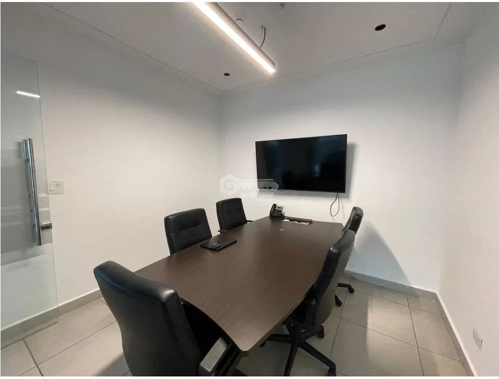 SE ALQUILA OFICINA EN DORADO CITY CENTER 306M 2 BAÑOS 5 DIVISIONES