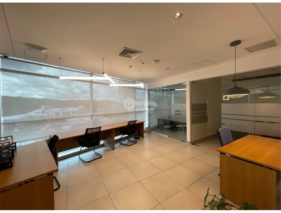 Office for Rent in Dorado City Center - 306 sqm, 2 Bathrooms, 5 Divisions