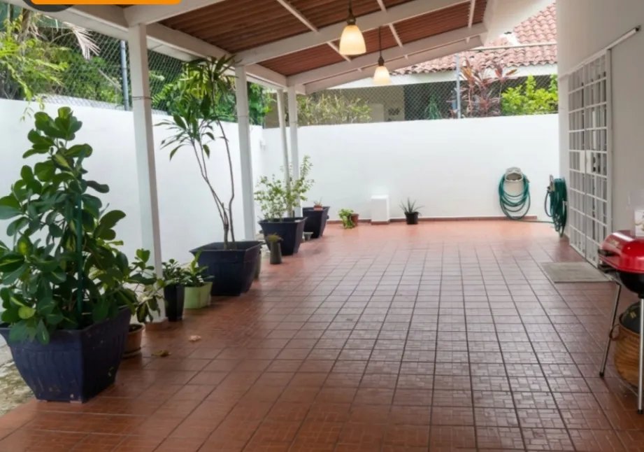 Sale of House in La Montañeza, Brisas del Golf