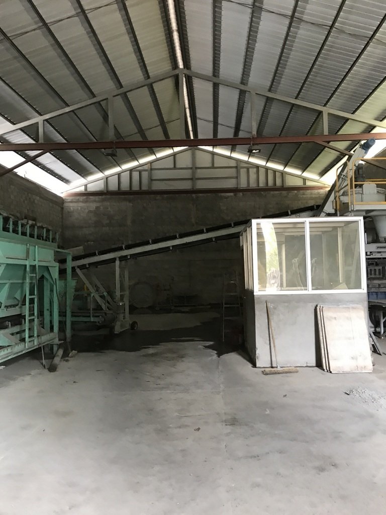 Fábrica de productos de hormigón con 4.7 hectáreas - precio reducido!