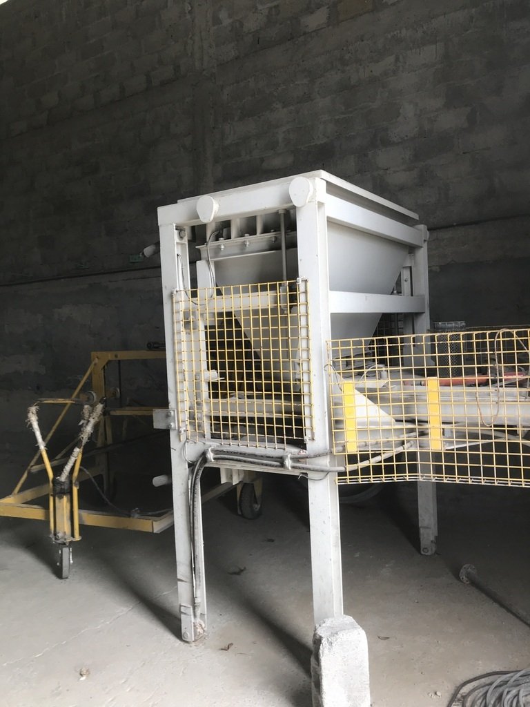 Manufacturer cement articles on 4.7 hectares - massive price reduction!